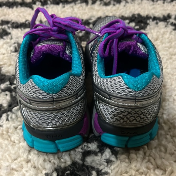 Women’s Brooks GTS 17 Running Shoe - Picture 4 of 8